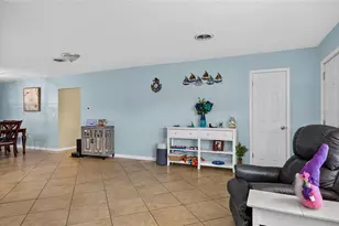 895 E Baffin Dr, Venice, FL 34293 - Photo 22