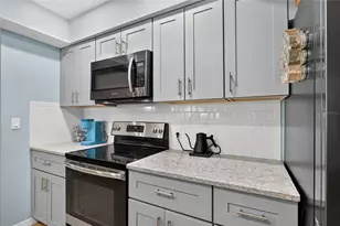 895 E Baffin Dr, Venice, FL 34293 - Photo 28