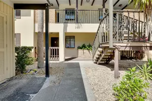 360 3 Lakes Ln, Venice, FL 34285 - Photo 2