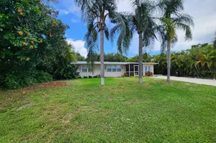 385 Pelican Rd, Venice, FL 34293 - Photo 1
