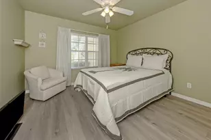 210 Silver Lake Dr, Venice, FL 34292 - Photo 22