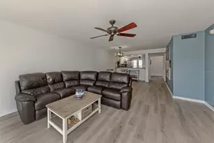 210 Silver Lake Dr, Venice, FL 34292 - Photo 4