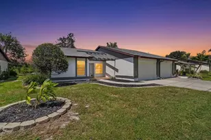 631 Foxwood Blvd, Englewood, FL 34223 - Photo 2