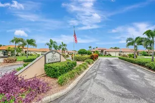 1934 Cove Pointe Dr, Venice, FL 34293 - Photo 2