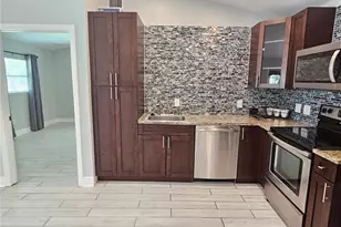 5042 Linda St, Venice, FL 34293 - Photo 10