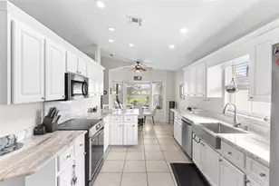 6921 Shimmering Dr, Lakeland, FL 33813 - Photo 12
