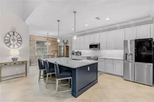 20275 Granlago Dr, Venice, FL 34293 - Photo 4