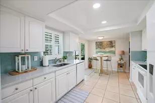 1330 Cambridge Dr, Venice, FL 34293 - Photo 2