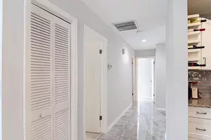 1716 Lakeside Dr, Venice, FL 34293 - Photo 4