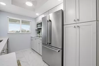 649 Tamiami Trail S #306, Venice, FL 34285 - Photo 6