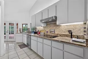 105 Jacaranda Blvd, Venice, FL 34292 - Photo 26