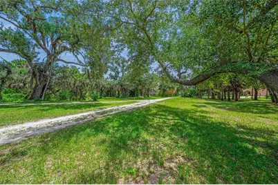 1210 Twin Lakes Avenue, Nokomis, FL 34275 - Photo 8
