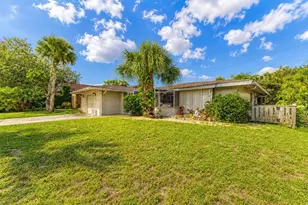 523 Casas Bonitas Dr, Nokomis, FL 34275 - Photo 2