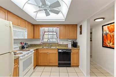 942 Capri Isles Boulevard #105, Venice, FL 34292 - Photo 8