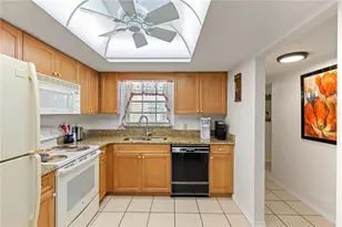 942 Capri Isles Blvd, Venice, FL 34292 - Photo 8