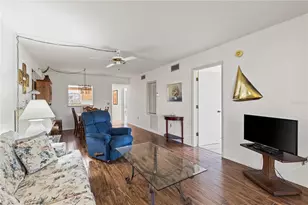 942 Capri Isles Blvd, Venice, FL 34292 - Photo 14