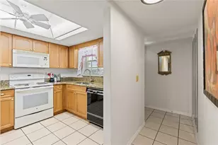 942 Capri Isles Blvd, Venice, FL 34292 - Photo 6
