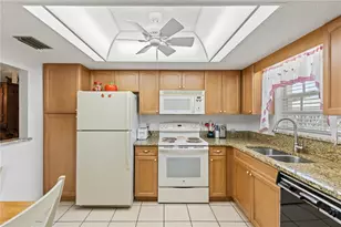 942 Capri Isles Blvd, Venice, FL 34292 - Photo 4