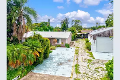 507 Pinewood Avenue, Nokomis, FL 34275 - Photo 1