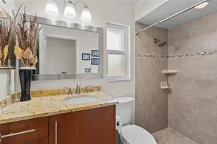 6640 Waterford Ln, Sarasota, FL 34238 - Photo 14