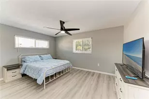 460 E Base Ave, Venice, FL 34285 - Photo 16