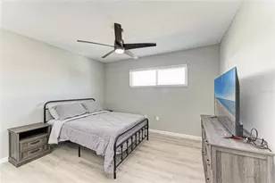 460 E Base Ave, Venice, FL 34285 - Photo 26