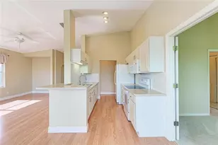 1404 Auburn Lakes Cir, Venice, FL 34292 - Photo 18