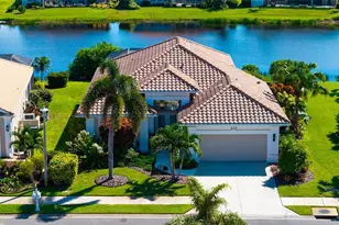 679 Lakescene Dr, Venice, FL 34293 - Photo 1