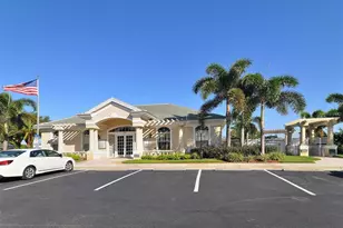 679 Lakescene Dr, Venice, FL 34293 - Photo 46