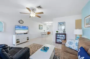 1027 Beach Manor Cir, Venice, FL 34285 - Photo 8