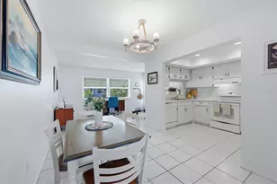 1027 Beach Manor Cir, Venice, FL 34285 - Photo 10