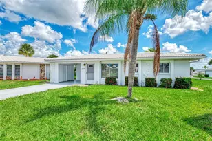 393 Circlewood Dr, Venice, FL 34293 - Photo 2