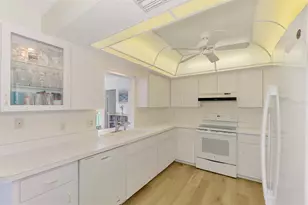 393 Circlewood Dr, Venice, FL 34293 - Photo 16