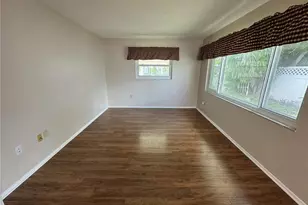 517 Mt Vernon Dr, Venice, FL 34293 - Photo 4