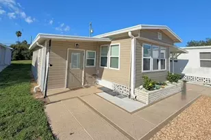 813 S Green Cir, Venice, FL 34285 - Photo 1