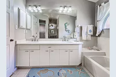 1176 Harbor Town Way, Venice, FL 34292 - Photo 24