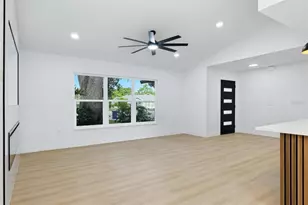 6909 9th Ct E, Sarasota, FL 34243 - Photo 10