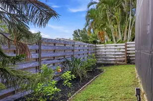 6909 9th Ct E, Sarasota, FL 34243 - Photo 32