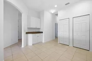 703 Triano Cir, Venice, FL 34292 - Photo 4