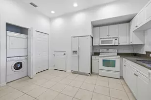 703 Triano Cir, Venice, FL 34292 - Photo 6