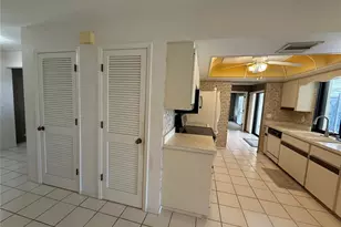 386 Pineview Dr, Venice, FL 34293 - Photo 6