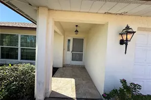 386 Pineview Dr, Venice, FL 34293 - Photo 4