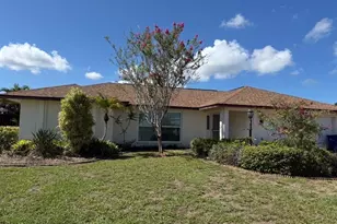 386 Pineview Dr, Venice, FL 34293 - Photo 2