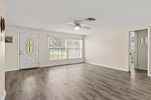1317 Fir Ave, Venice, FL 34285 - Photo 2
