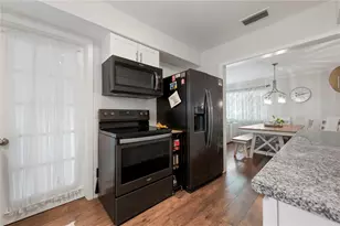 2828 Gulf Gate Dr, Sarasota, FL 34231 - Photo 18