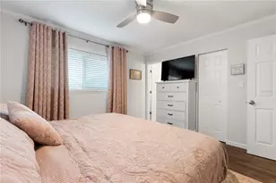 2828 Gulf Gate Dr, Sarasota, FL 34231 - Photo 24