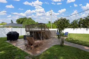 2828 Gulf Gate Dr, Sarasota, FL 34231 - Photo 34