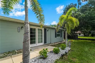 565 Elliot St, Englewood, FL 34223 - Photo 4