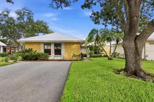 311 Pembroke Ln N, Venice, FL 34293 - Photo 36