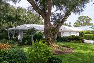 912 Dawn St, Venice, FL 34285 - Photo 2